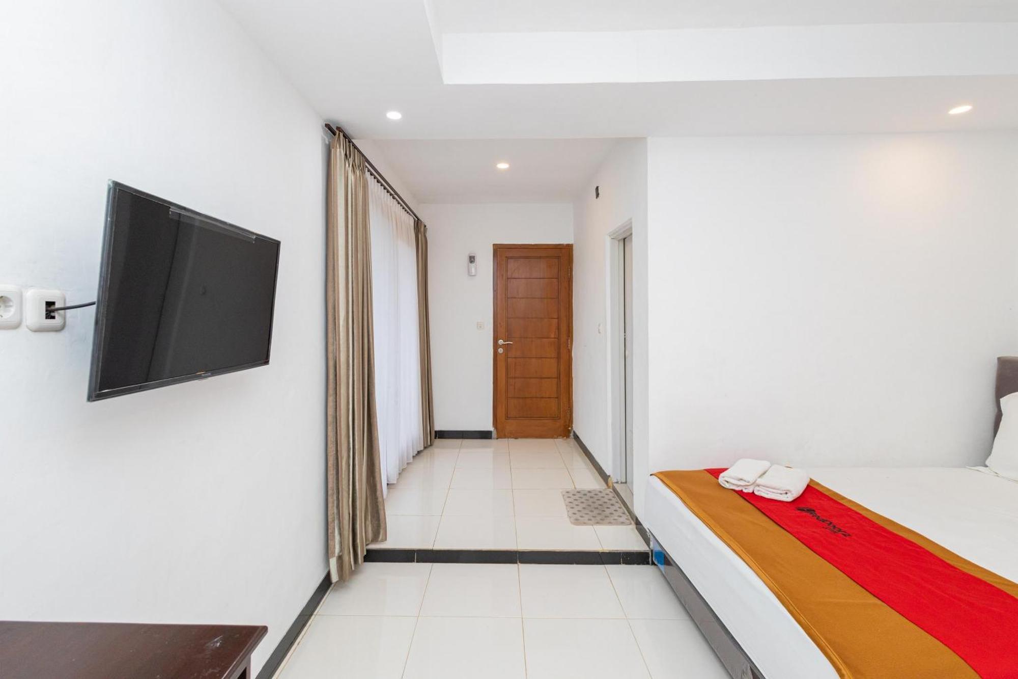 Reddoorz Syariah At Wisma Djokorio Poncokusumo Apartment Malang Luaran gambar