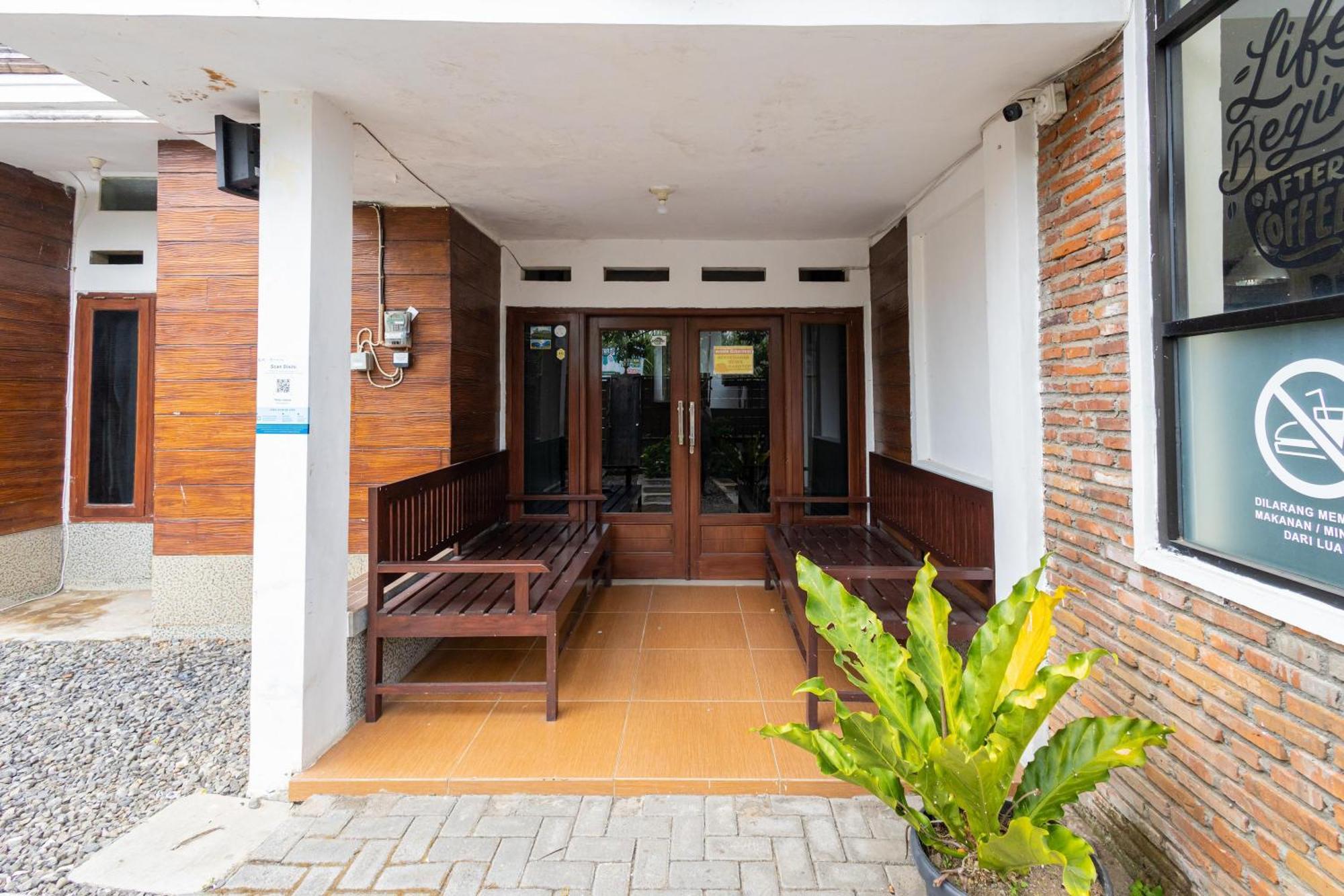 Reddoorz Syariah At Wisma Djokorio Poncokusumo Apartment Malang Luaran gambar